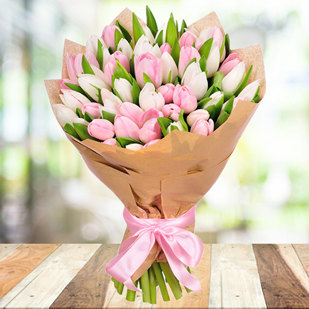 Букет из белых и розовых тюльпанов 45шт. Купить в Перми