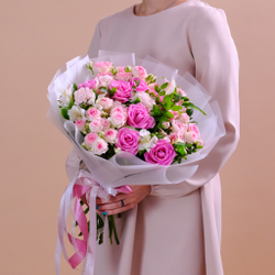 Яркий букет с розовыми розами #28