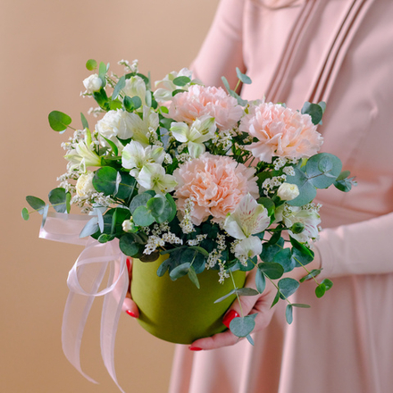 Нежная композиция в шляпной коробке "Акварель" #238