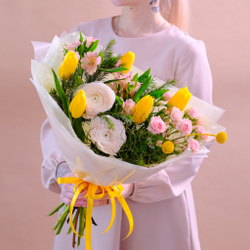 Нежный весенний букет с ранункулюсами и тюльпанами #150