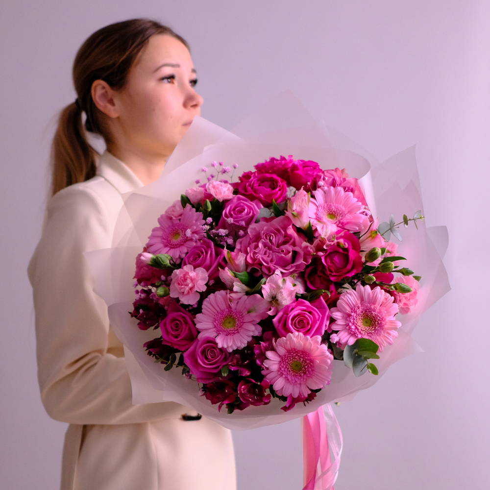 Яркий букет с герберами и пионовидными розами #746