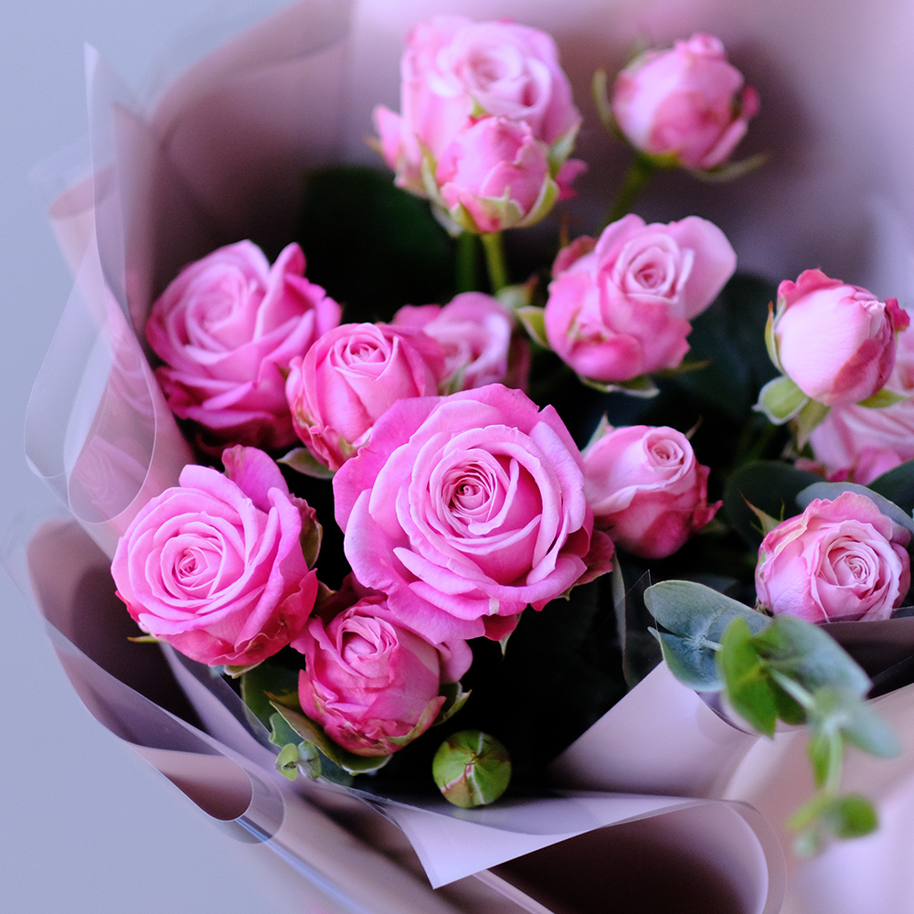 Букет пионовидных кустовых роз #537