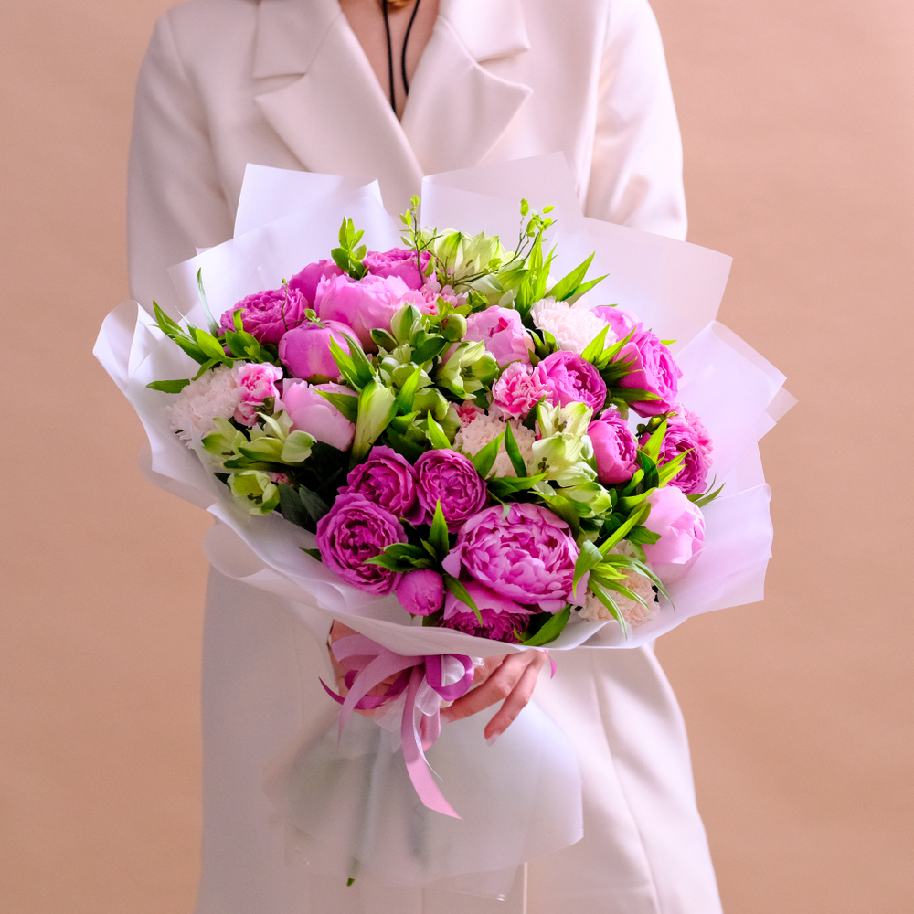 Ароматный букет с пионами и пионовидными розами #5