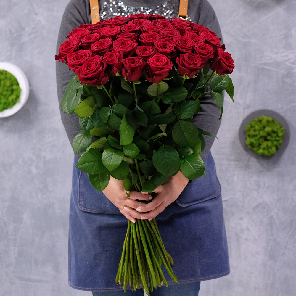 Букет 51 красная роза Red Naomi 70см